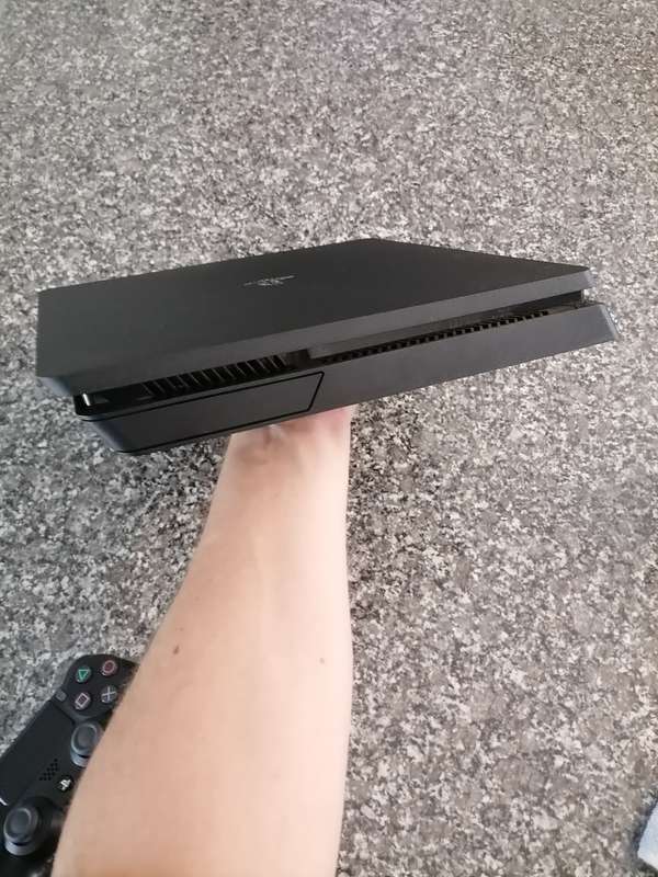 1 TB SLIM PS4 CONSOLE WITH PS4 CONTROLLER - NEAR MINT CONDITION - SAME DAY SHIPPING