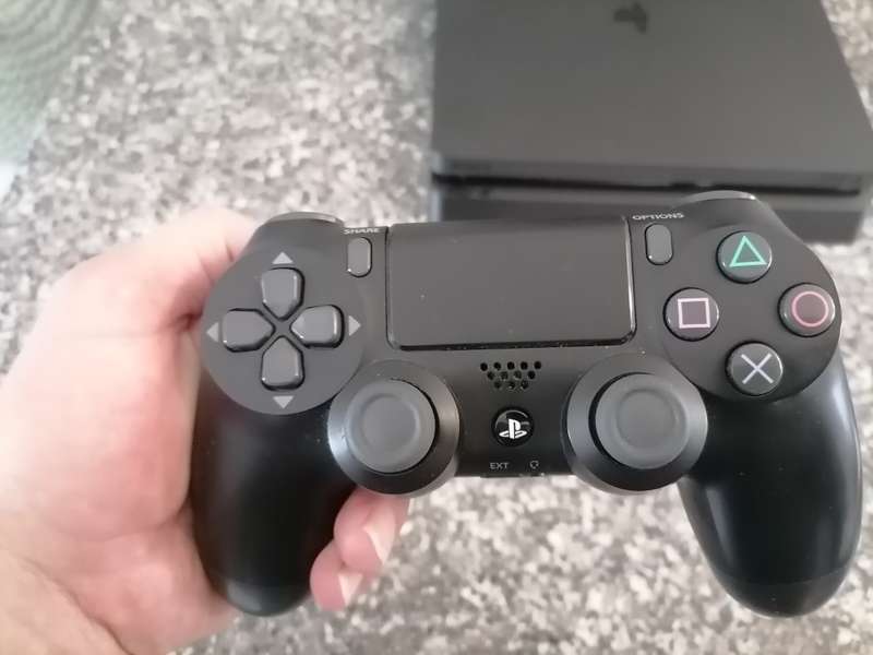 1 TB SLIM PS4 CONSOLE WITH PS4 CONTROLLER - NEAR MINT CONDITION - SAME DAY SHIPPING