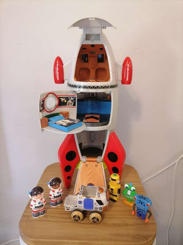 REAL TOY NASA STARCHASER SHUTTLE AERO-127 17` ROCKET FIGURES SHIP WITH FIGURES - COMPLETE