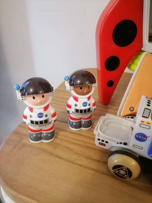 REAL TOY NASA STARCHASER SHUTTLE AERO-127 17` ROCKET FIGURES SHIP WITH FIGURES - COMPLETE