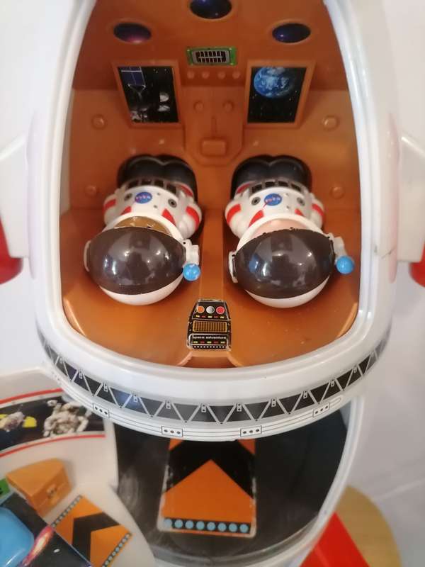 REAL TOY NASA STARCHASER SHUTTLE AERO-127 17` ROCKET FIGURES SHIP WITH FIGURES - COMPLETE