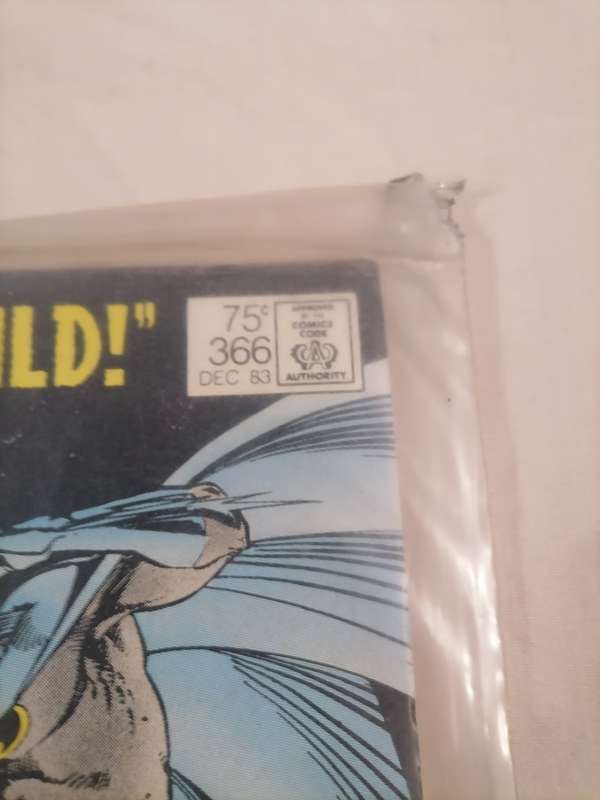 *R1400* Batman #366 DC Comics 1983 - `THE JOKER IS WILD` - COMES WITH PLASTIC SLEEVE - EXCELLENT CON