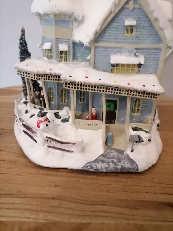 Thomas Kinkades Village Christmas by HAWTHORNE Village - Holiday Bed And Breakfast - RESIN - A2670