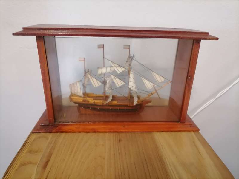 UNUSUAL MODEL SHIP IN GLASS & WOOD : GORGEOUS ITEM!!!
