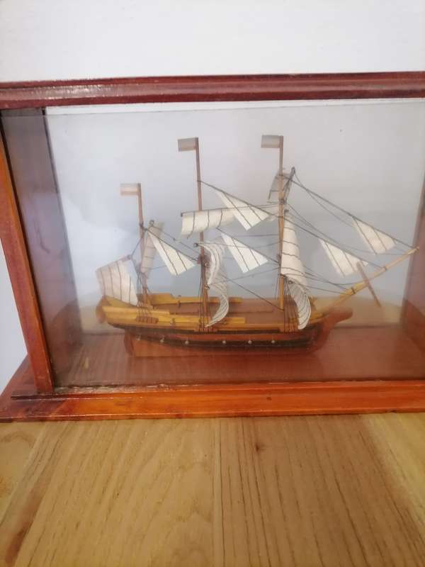 UNUSUAL MODEL SHIP IN GLASS & WOOD : GORGEOUS ITEM!!!