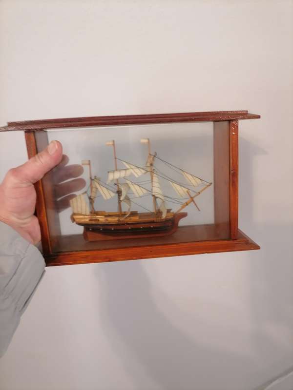 UNUSUAL MODEL SHIP IN GLASS & WOOD : GORGEOUS ITEM!!!