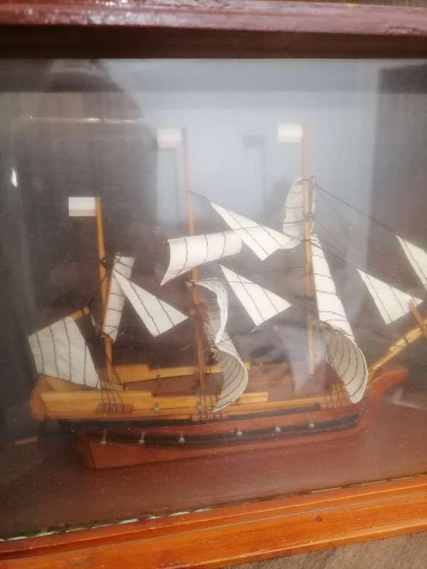 UNUSUAL MODEL SHIP IN GLASS & WOOD : GORGEOUS ITEM!!!