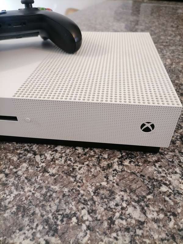 Xbox S - 500 GB HDD - 100% WORKING - WITH Remote Controller, Power Supply & GAME GRAND THEFT AUTO 5