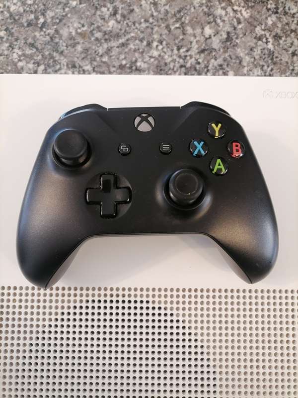Xbox S - 500 GB HDD - 100% WORKING - WITH Remote Controller, Power Supply & GAME GRAND THEFT AUTO 5