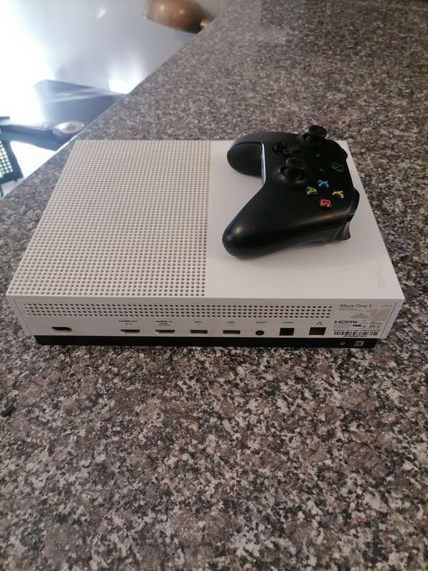 Xbox S - 500 GB HDD - 100% WORKING - WITH Remote Controller, Power Supply & GAME GRAND THEFT AUTO 5