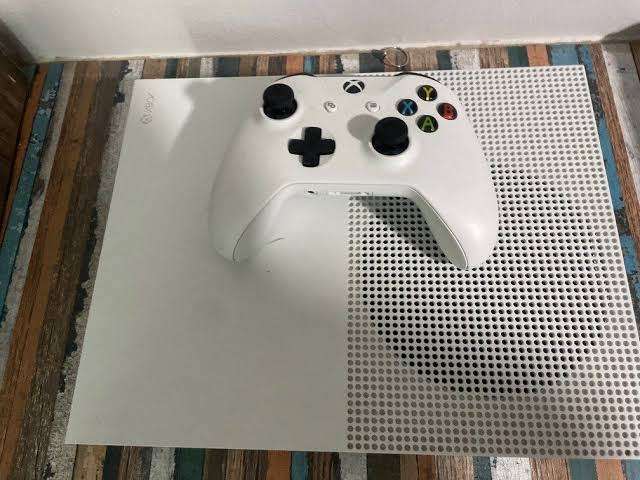 Microsoft Xbox One S 1TB White Console Model 1681 With Controller & Power Cable 100% WORKING