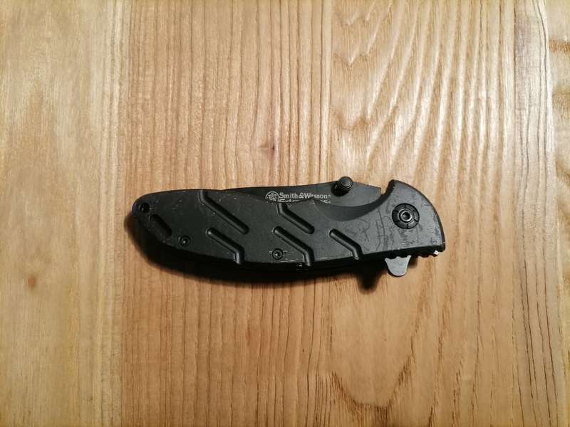 Smith & Wesson B038 EXTREME OPS  POCKET KNIFE - AMAZING CONDITION