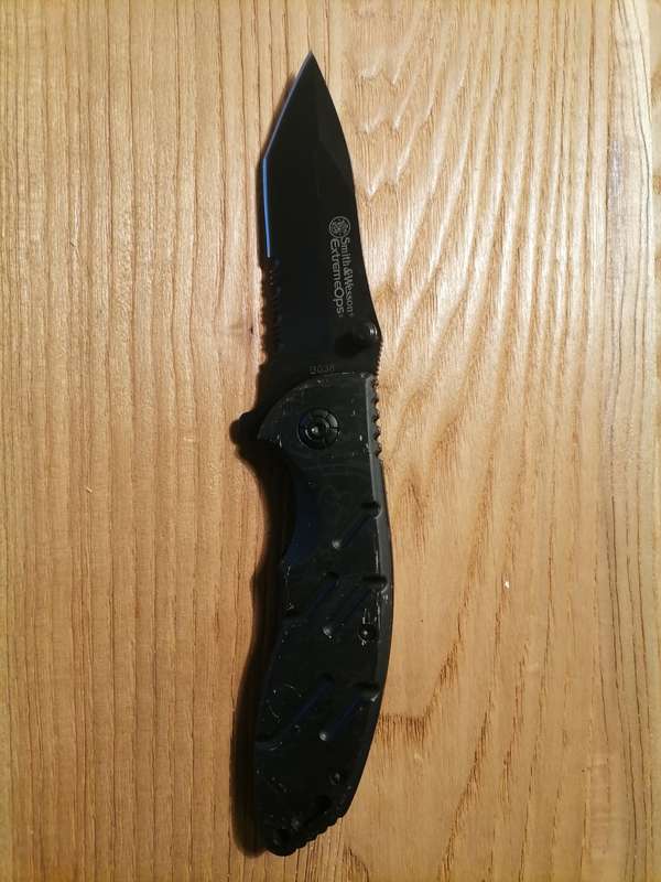 Smith & Wesson B038 EXTREME OPS  POCKET KNIFE - AMAZING CONDITION