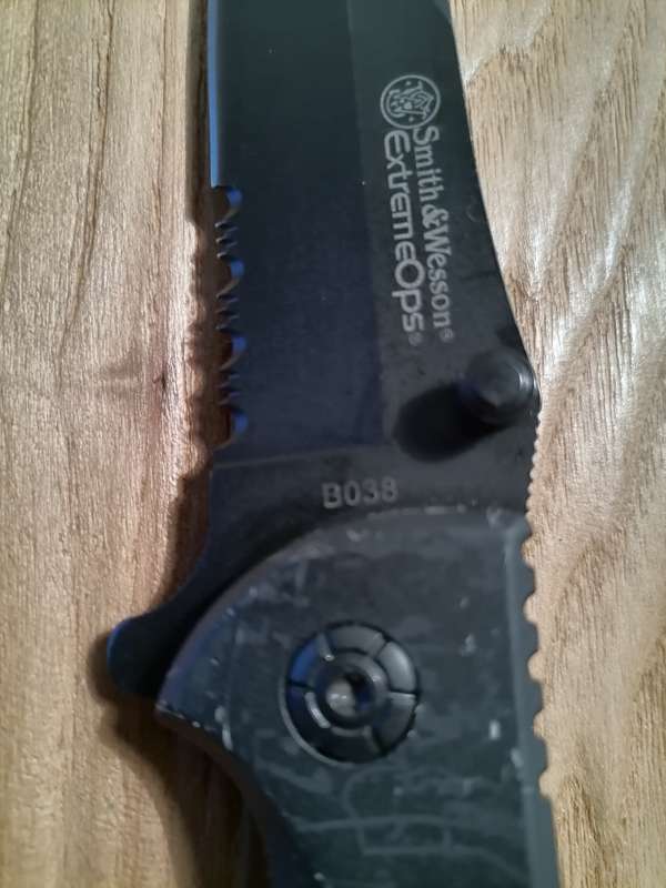 Smith & Wesson B038 EXTREME OPS  POCKET KNIFE - AMAZING CONDITION