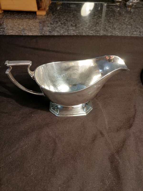 200g - Hallmarked Sterling Silver Gravy/Sauce Boat mappin & Webb shield field london