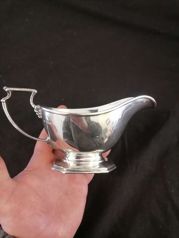 200g - Hallmarked Sterling Silver Gravy/Sauce Boat mappin & Webb shield field london