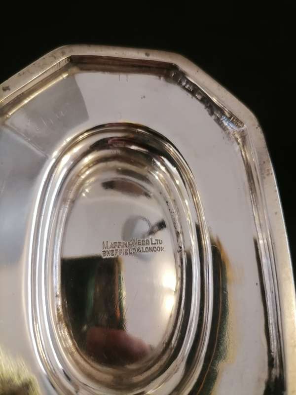 200g - Hallmarked Sterling Silver Gravy/Sauce Boat mappin & Webb shield field london