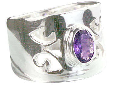 AMETHYST RING : This classy ring displays perfectly faceted oval cut royal purple amethyst bezel set