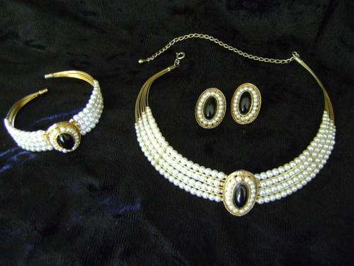 Choker, bracelet and earrings