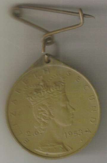Medallion with pin - Queen Elizabeth II coronation/kroning