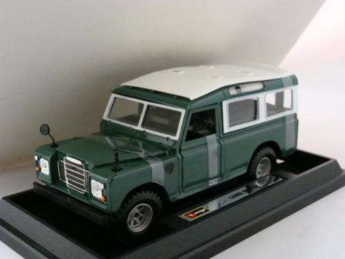 LAND ROVER Defender GREEN, 1/24 New in Box,Die-Cast by Bburago