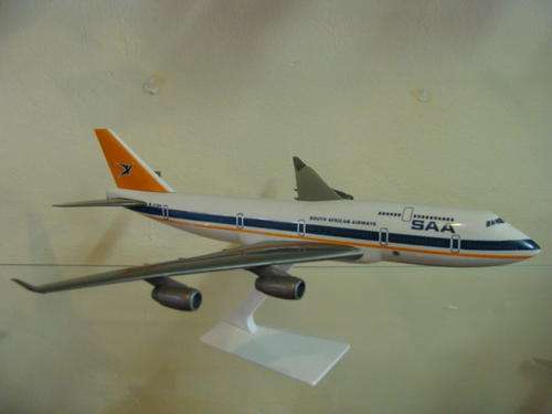SOUTH AFRICAN AIRWAYS BOEING 747-400 ZS-SAV scale 1:250 Snap Fit Plastic by Long Prosper