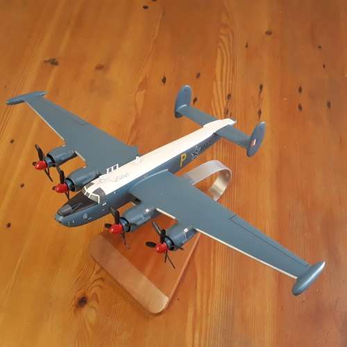 AVRO SHACKLETON 1722 South African Air Force, Mahogany, Wingspan 437mm with Stand