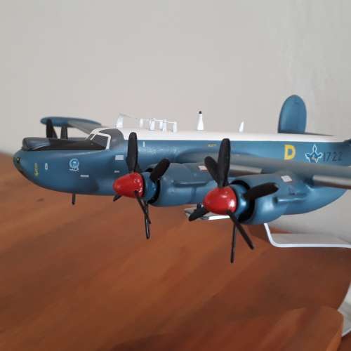 AVRO SHACKLETON 1722 South African Air Force, Mahogany, Wingspan 437mm with Stand