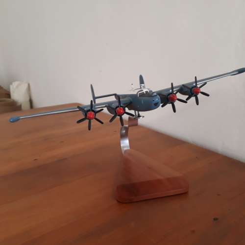 AVRO SHACKLETON 1722 South African Air Force, Mahogany, Wingspan 437mm with Stand