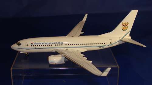 SOUTH AFRICAN AIR FORCE BOEING 737-700, DIE-CAST, SCALE 1:200 by INFLIGHT 200, Limited Ed., with BOX