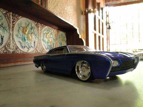 No 90361 Scale 1/24 1963 Thunderbird