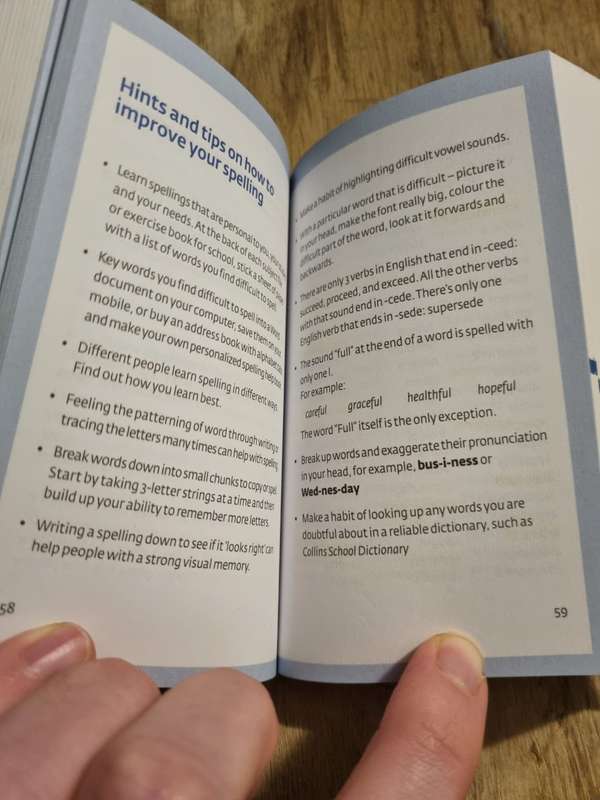 Collins Mini English Dictionary and Thesaurus