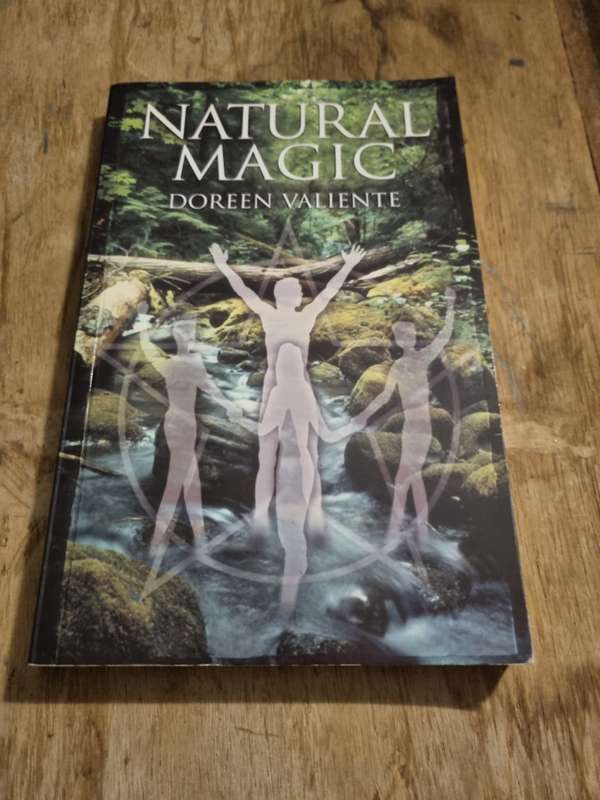 Natural Magic - Valiente, D.