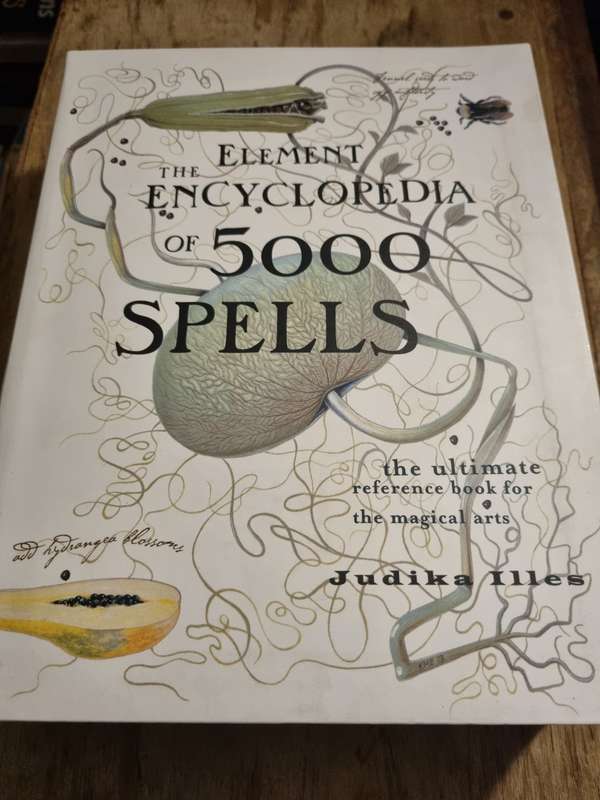 Encyclopedia of 5 000 spells - RARE find! Large book