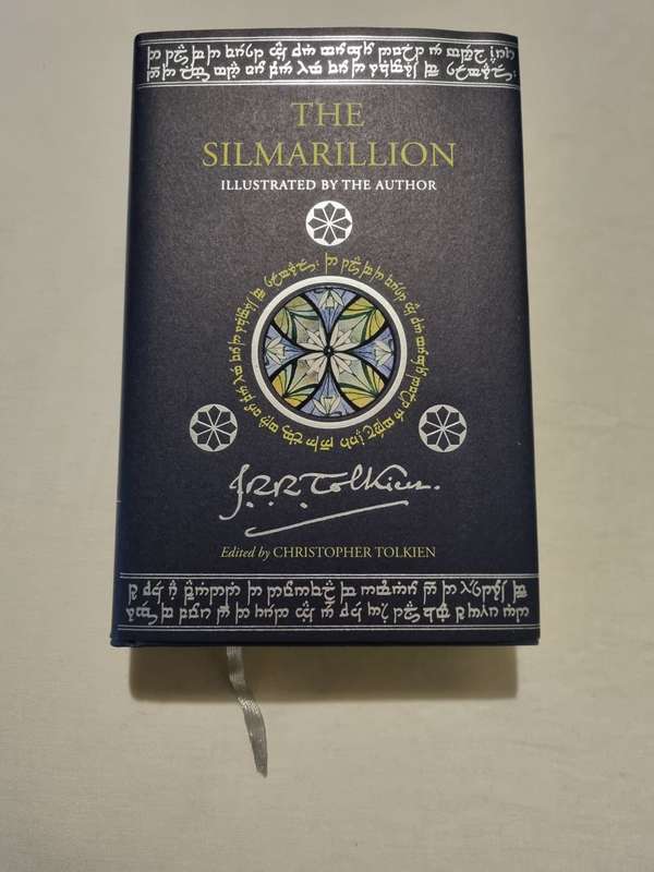 The Silmarillion - Illustrated by JRR Tolkien