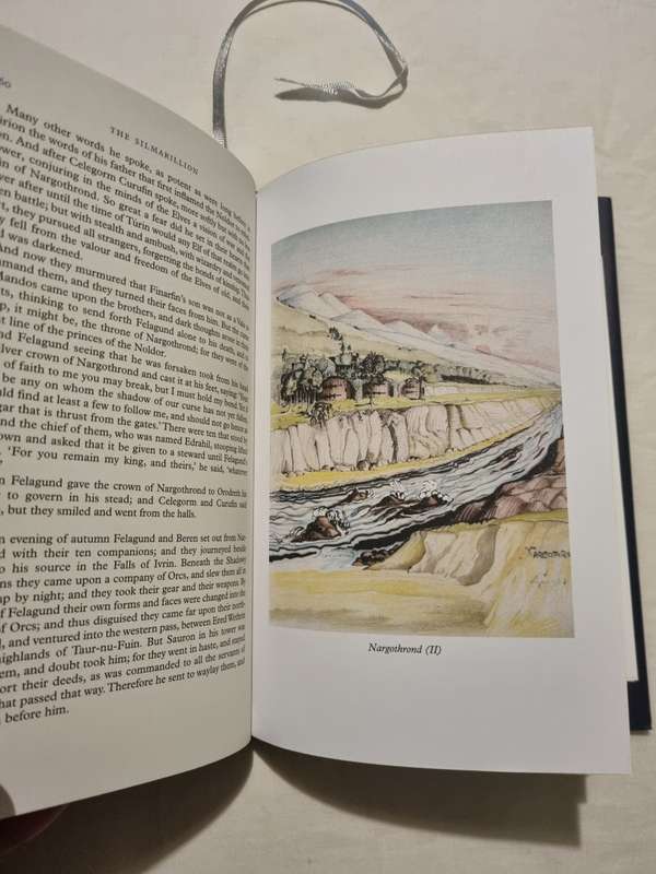 The Silmarillion - Illustrated by JRR Tolkien
