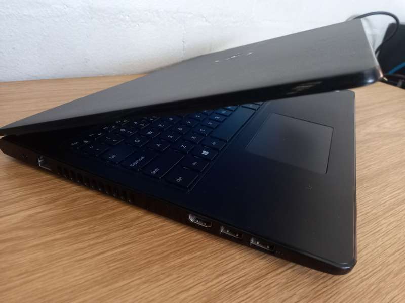 Dell Core i3  6th Gen 8gig Ram 1000gb Hard Drive