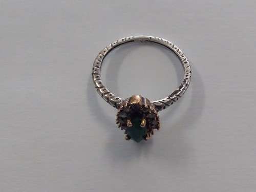 BEAUTIFUL GOLD AND SILVER LADIES DRESS RING.