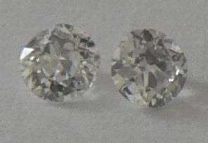 STUNNING PAIR OF DIAMONDS ( EARRINGS).