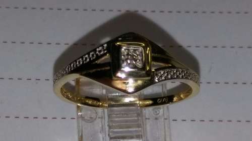 ** 100% NATURAL DIAMOND RING **