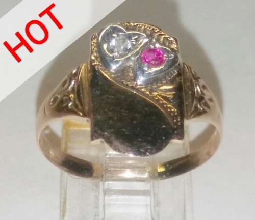 ** 9CT YELLOW GOLD SIGNET RING WITH GARNET AND CUBIC ZIRCONIA STONES **