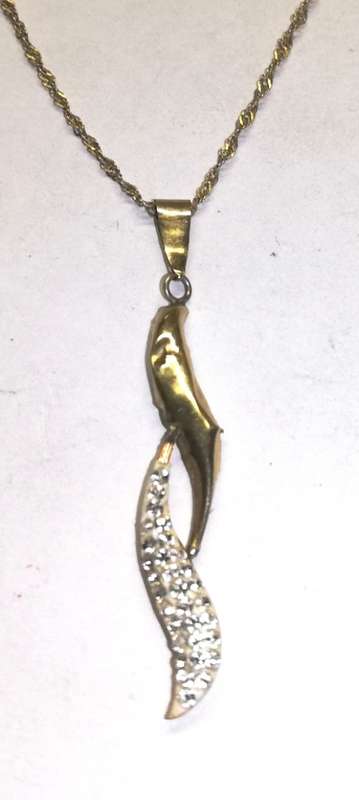 ** 9CT YELLOW GOLD CUBICPENDENT AND CHAIN "