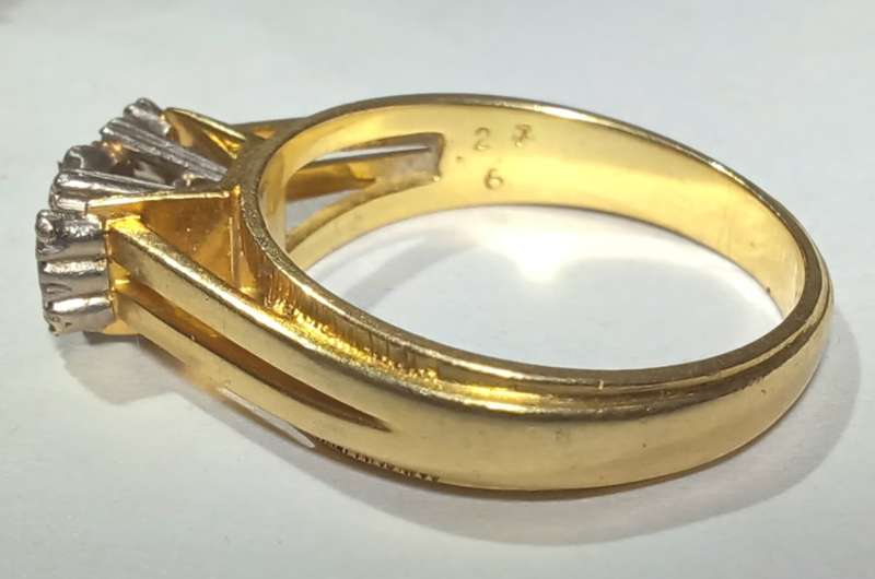 18ct Solid gold diamondring