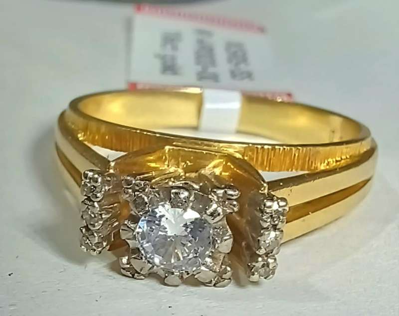 18ct Solid gold diamondring