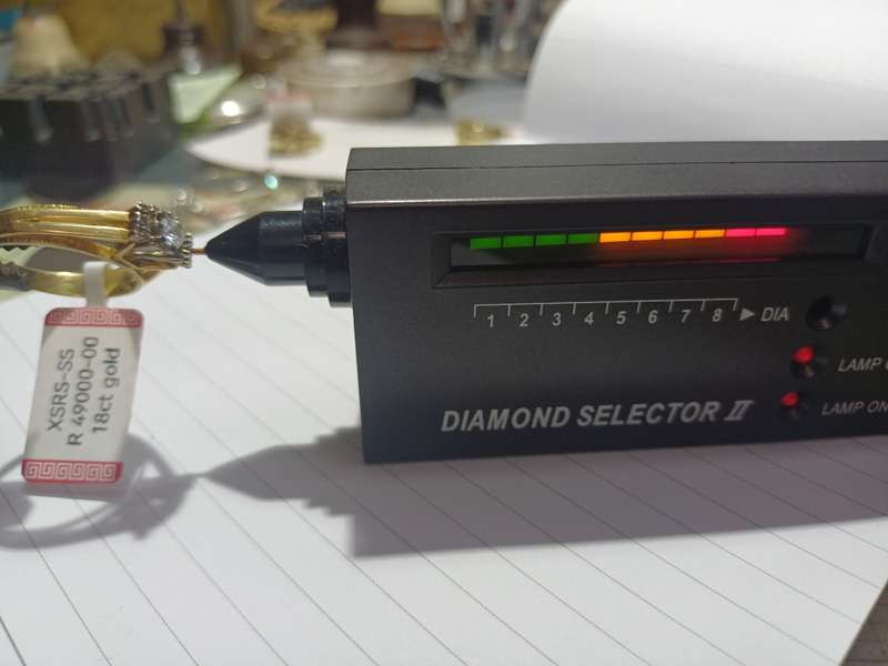 18ct Solid gold diamondring