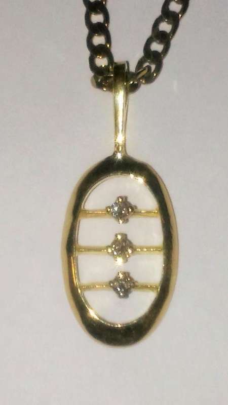 **DIAMOND PENDANT SET IN SOLID 18CT GOLD**
