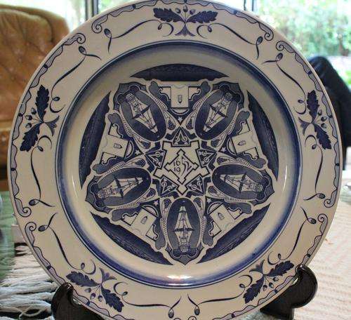 GREAT BUY!  COMMEMORATIVE PLATE OF JAN VAN RIEBEECK ARRIVAL IN CAPE - 1952