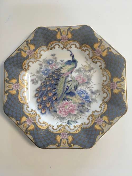 Beautiful wall plate in peacock design (Imari?)