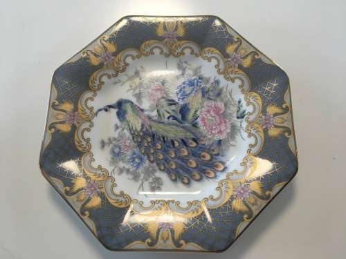 Beautiful wall plate in peacock design (Imari?)
