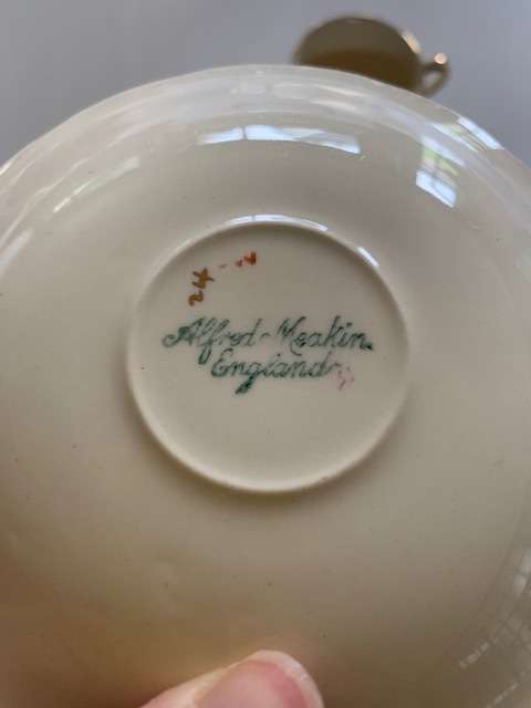 Beautiful Alfred Meakin demitasse set with milk jug